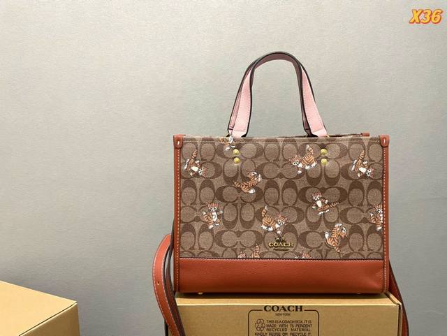 高版本 原版布 Coach 蔻驰 Dempsey 30 Tote 购物袋.原版皮.这是什么神仙配色 毫无抵抗力.单肩手提都可以.容量超级大. 耐磨耐脏.砖柜一比