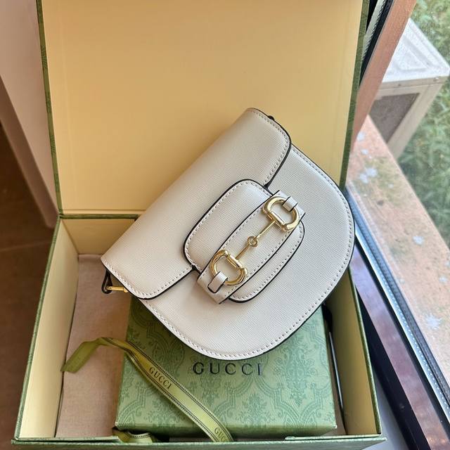 折叠礼盒包装gucci 1955 Horsebit Bag 马鞍包 经典的马衔扣+Monogram+棕色勾边设计 满满的复 斜挎 短肩带单肩带 长肩带单肩带都很