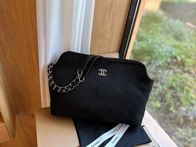 礼盒包装 Chanel 中古tote 慵懒随性又好背上身满满的惊喜高级慵懒又随性彻底心动的一只size 大号34 32Cm