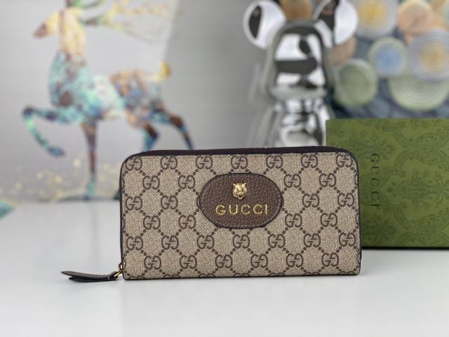 配绿盒~ 独家实拍 Gucci 顶级货品 专柜同步 实物实拍 芙蓉红皮革虎头标签 正面压印金色gucci 此标签旨在向复古行李细节致敬 卡片夹采用gg Supr