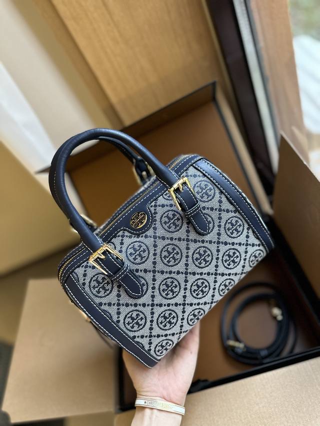 折叠礼盒包装快拿下这只小可爱 Tory Burch Mini 波士顿尺寸18.5Cmtb的老花纹路太让人喜欢了 包包容量还可以 能塞得下12Promax 出行该