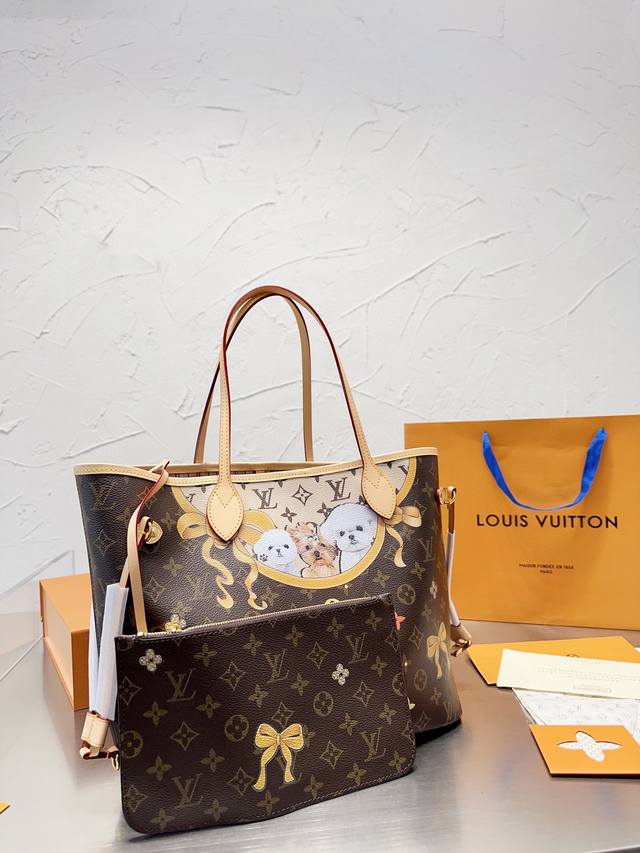 Lv Neverfull购物袋 N41605Lv 家的经典王牌 超大容量的设计作为妈咪包和ol通勤都是妥妥 滴,出镜率 最高的包款 条纹内衬完全不单调沉闷 设计