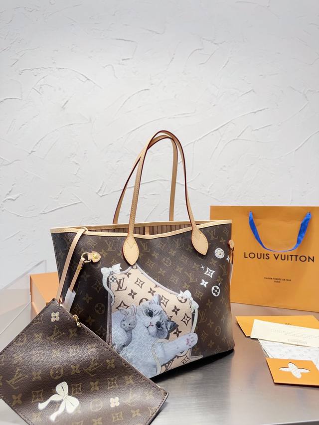 Lv Neverfull购物袋 N41605Lv 家的经典王牌 超大容量的设计作为妈咪包和ol通勤都是妥妥 滴,出镜率 最高的包款 条纹内衬完全不单调沉闷 设计