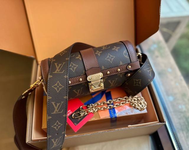 牛皮 原单折叠礼盒官网飞机盒 Lv巴比龙louis Vuitton 2021 Prefall Papillon Trunk 除了monogram老花图案 圆通翻