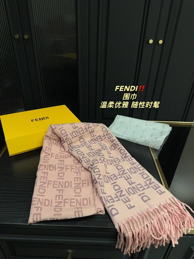 折叠盒尺寸200.70芬迪fendi 围巾配驼色和黑色大衣都好温柔 不随时尚变迁而落后一条能用好几个冬天 跨越各个年龄段质感很厚实 塑形能力强肉眼看见的高质感