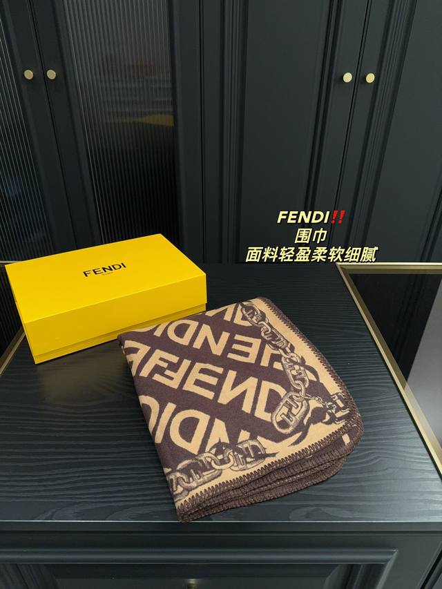 折叠盒尺寸180.55芬迪fendi 围巾面料轻盈柔软质感质地和设计都疯狂心水超级提亮肤色 能把人都衬得白白嫩嫩胳膊啊 脸和脖子都好像加了柔光滤镜一样 非常精神