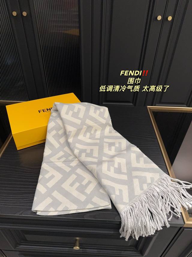 折叠盒尺寸200.70芬迪fendi 围巾这款fendi灰白色配色真是长在了审美上 太高级 怎么搭配都能有一种干净素雅但是又不会特别单调的感觉 - 点击图像关闭