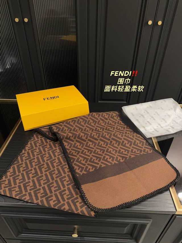 折叠盒尺寸190.34芬迪fendi 围巾面料轻盈柔软质感质地和设计都疯狂心水超级提亮肤色 能把人都衬得白白嫩嫩胳膊啊 脸和脖子都好像加了柔光滤镜一样 非常精神