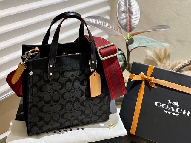 原单 礼盒包装高订版 牛仔dempsey Tote22Coach 丹宁牛仔 Tote22很高级的配色耶又百搭又实用的包型尺寸 22*10*20Cm