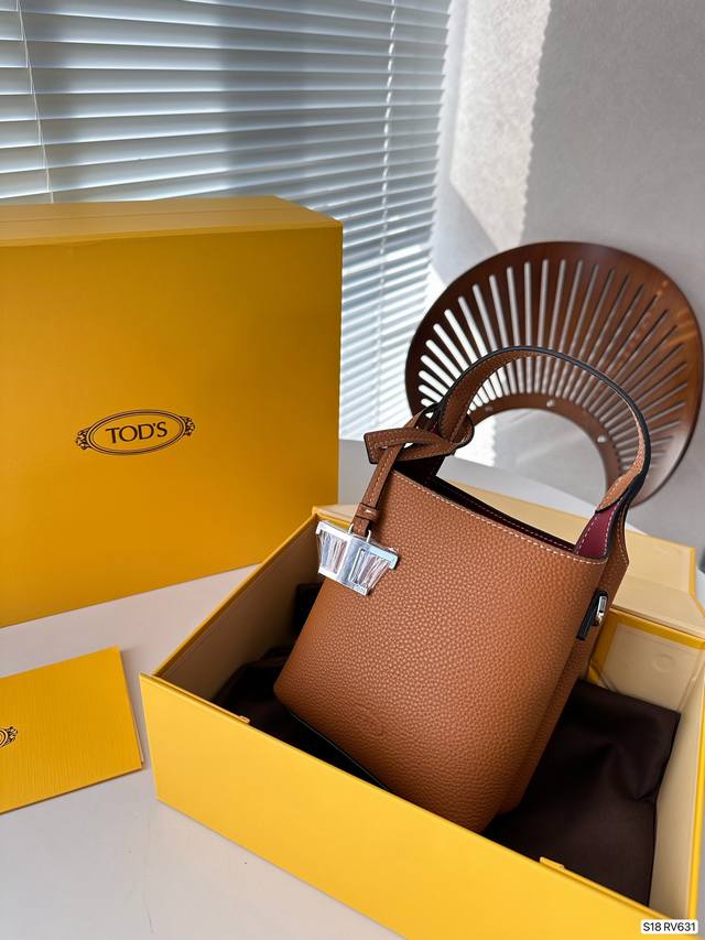 配折叠盒子 Tod'S托德斯 231托特tote土豆丝又一设计爆品 托特菜篮子 今年的包怎么这么让人爱不释手今年的设计主题偏向 青春活力 尺寸 14 17 货号