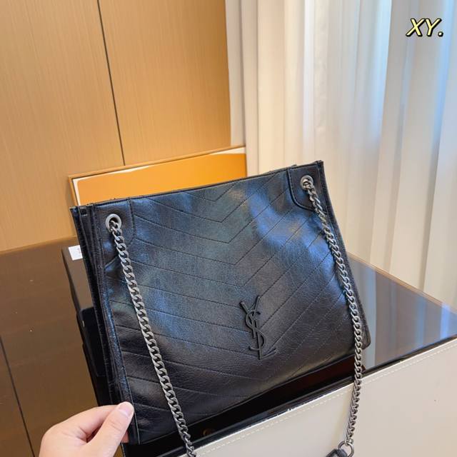 圣罗兰 Ysl Saint Laurent Niki 链条包 专柜最新同步款 来自最新一季的绝妙设计 包身廓形类似邮差 经典的monogram Logo点缀 超 - 点击图像关闭