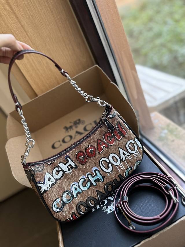 礼盒包装coach 蔻驰 新品 香布蕾 Teri 腋下包 原单hobo包 麻将包 配小牛皮 搭配两条肩带 可单肩斜挎 百搭神器 原单牛皮 配经典双c面料 高级五