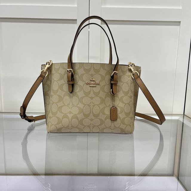 Coach 蔻驰新款 款号 C4 新款 Mollie Tote 25 小号尺寸托特 但又不缺隔层 材质是经典耐用的pvc 多种搭配方式 可手拎 可单肩 可以斜