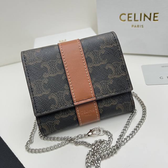 品牌 Celine 10 链条可拆卸 颜色 黑色印花 尺寸 11*10*5 说明: Celine 专柜triomphe Canvas 标志印花帆布系列 专柜同步