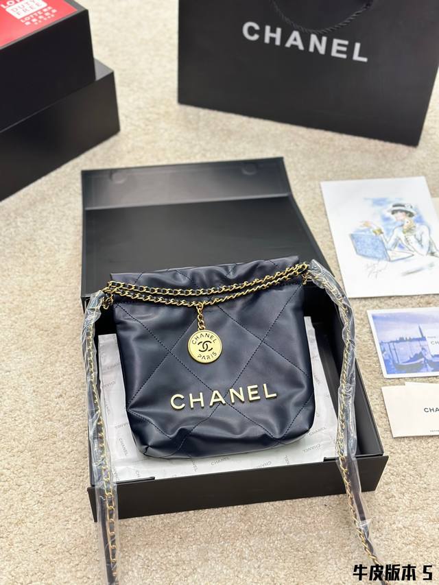 牛皮版本 Chanel 23S Mini 22Bag 本季23S大爆款最時髦好看 可肩背 斜背 側背 手提 非常難買黑色金字款 耐看也最保值 这包太好看了 黑色