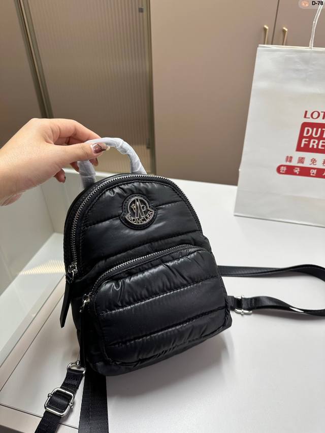 蒙口moncler Puffy双肩包 小众超可爱斜挎小背包 萌萌哒就是说的它 搭配t恤 连衣裙都好看 小个子大容量 D-78尺寸16 7 21