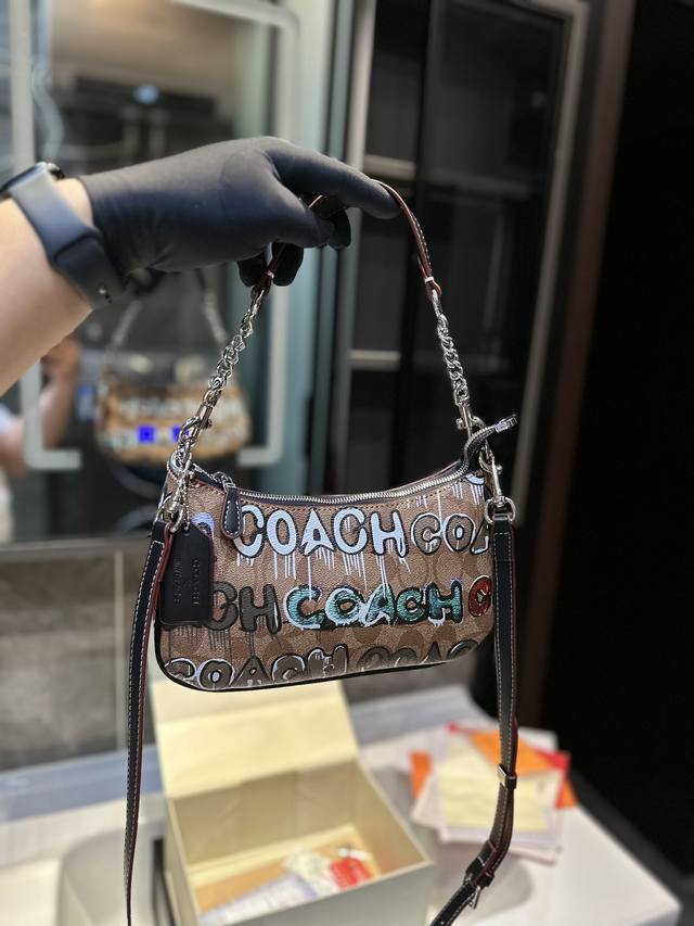 礼盒包装 Coach 蔻驰 新品 香布蕾 Teri 腋下包 原单hobo包 麻将包 配小牛皮 搭配两条肩带 可单肩斜挎 百搭神器 原单牛皮 配经典双c面料 高级