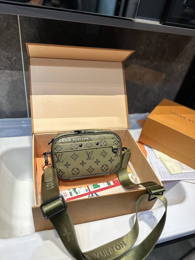 Lv Trunk 相机包23Ss新品 小小的很实用 手机 钱包 烟盒 都ok 送男朋友的小姐姐们可以安排了t尺寸 19 1