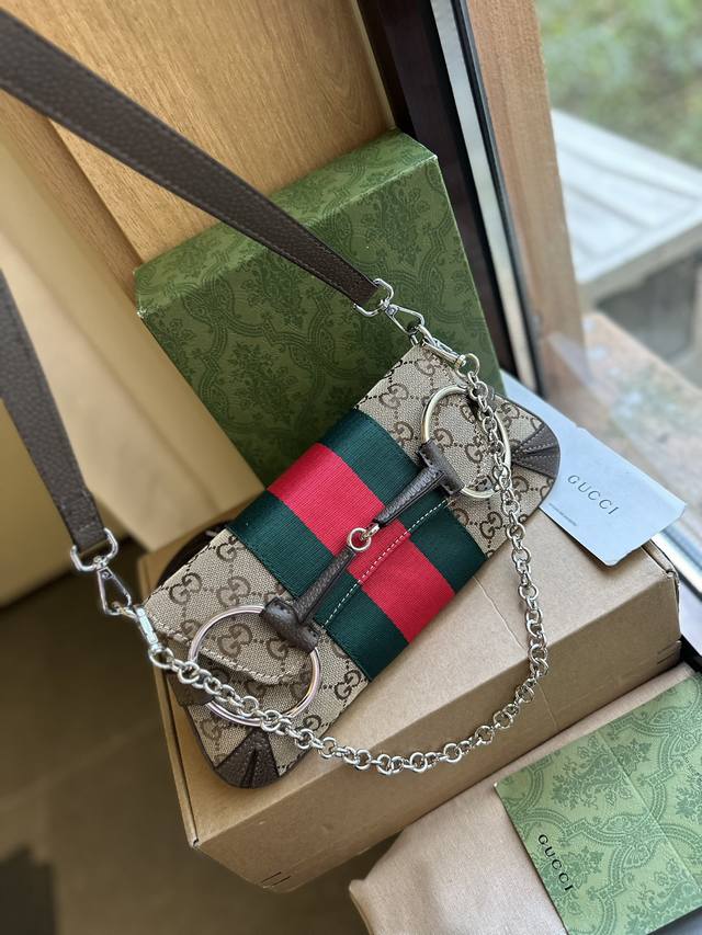 折叠礼盒包装 Gucci Horsebit Chain经典回归 时尚轮回 老友记里曾经出现过的gucci Horsebit手 袋 Kendall 近日也背了08