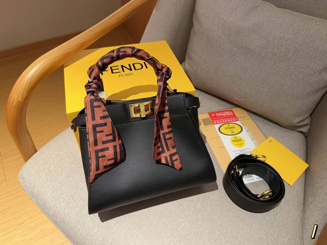 配送丝巾 尺寸 23*18Cm Fendi 芬迪 Peekaboo 系列手提包 礼盒包装