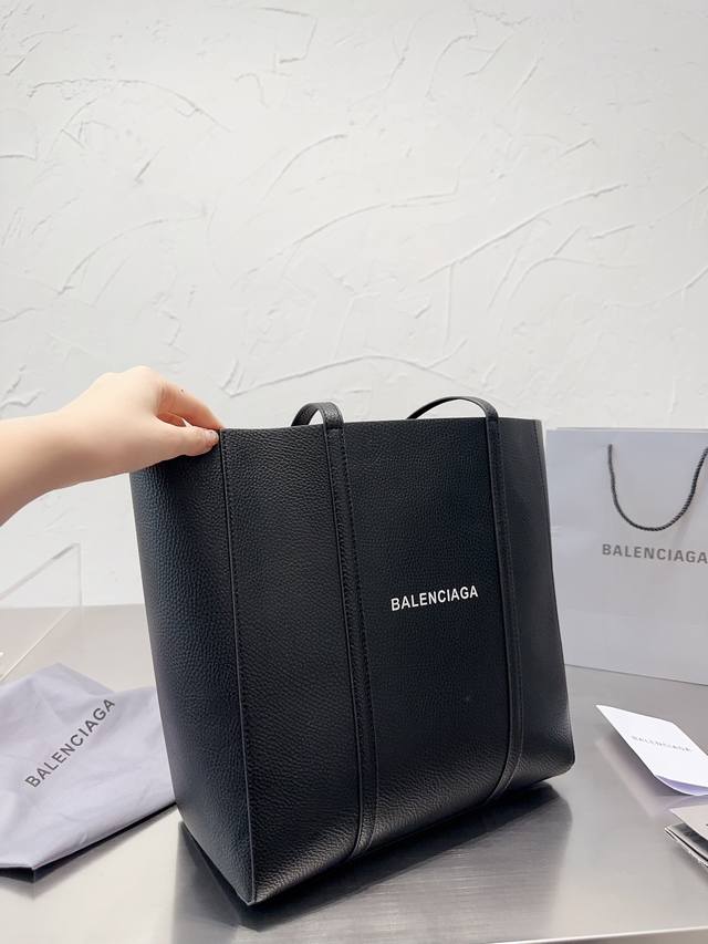 Size 36*29Cm 巴黎世家 Balenciaga 纸袋包 简单实用耐看 愈看愈好看