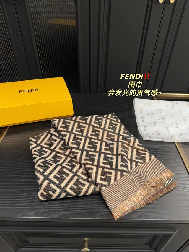 折叠盒尺寸200 芬迪fendi 围巾 超超超贵气 真的会发光的贵气感 清冷下的柔美 凌乱一点的发丝太适合了