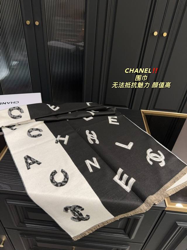 配盒 香奈儿chanel 围巾 无法抵抗的魅力 颜值高有气质 感觉可以戴10年也不会过时 实物非常柔软 上身一整个时髦感up Up Up