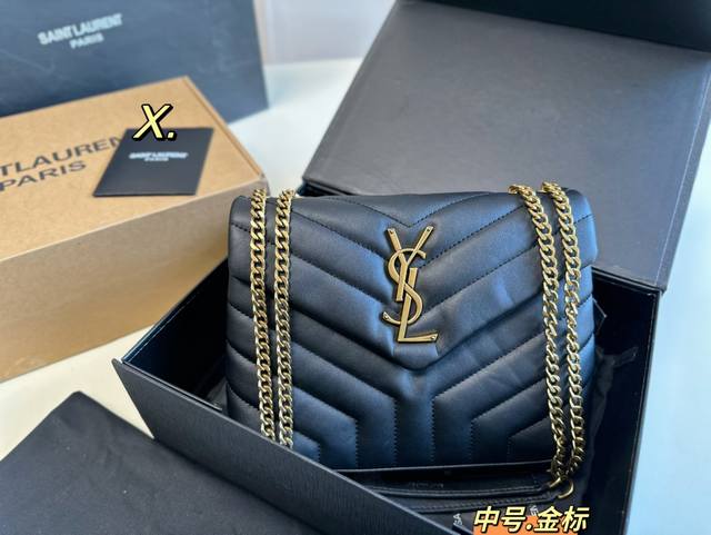 中号 飞机盒折叠盒 Size:22 16 Ysl 圣罗兰loulou 方胖子 超级胖乎乎 超可爱的一只包 软软糯糯的质感 超级细腻 中间双隔层 空间很友好 不挑