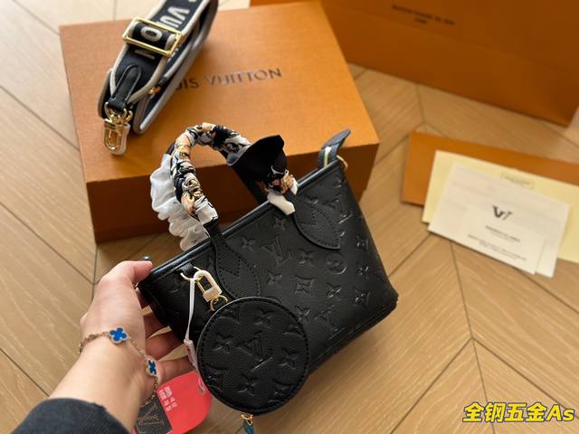 折叠盒 实用通勤又百搭 上班族必备的neverfull居然出新尺寸了 这回 Louis Vuitton 将它缩小重新诠释或许成为八月最有潜力的it Bag今年的