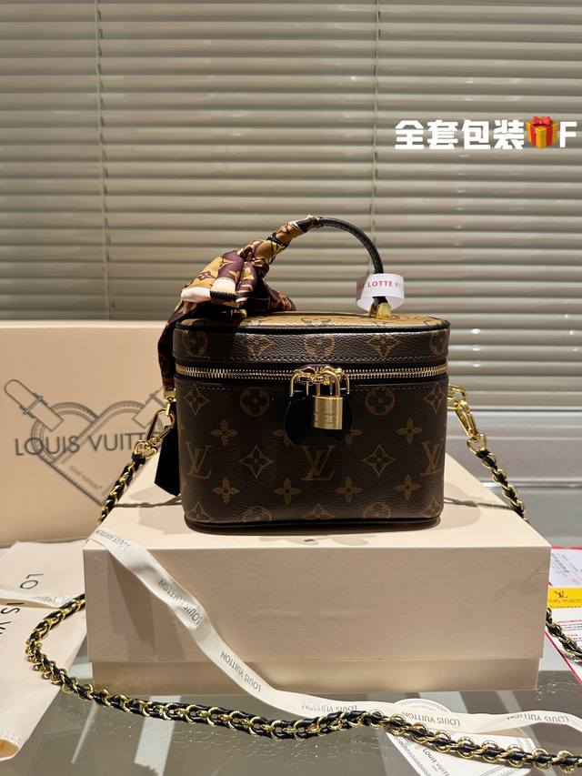 原单 牛皮 折叠礼盒 飞机箱 全新限定丝带包装 送丝巾 Lv Vanity Pm 化妆箱 软盒子 太鸡肋 近几年lv的脑洞真的是越开越大 设计独特而经典 小巧的