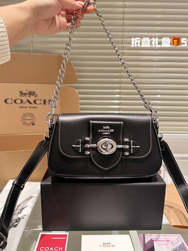 顶级原单 牛皮 Coach 10月新品 Brie 旋锁腋下包 Coach 复古小包来也 搭配金属腋下链条 精致感upup 单肩斜挎两用 实用性 四级好搭配 高质