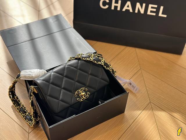 折叠盒 Chanel 翻盖包 慵懒随性又好背 上身满满的惊喜 高级慵懒又随性 彻底心动的一只 Size 21 13Cm