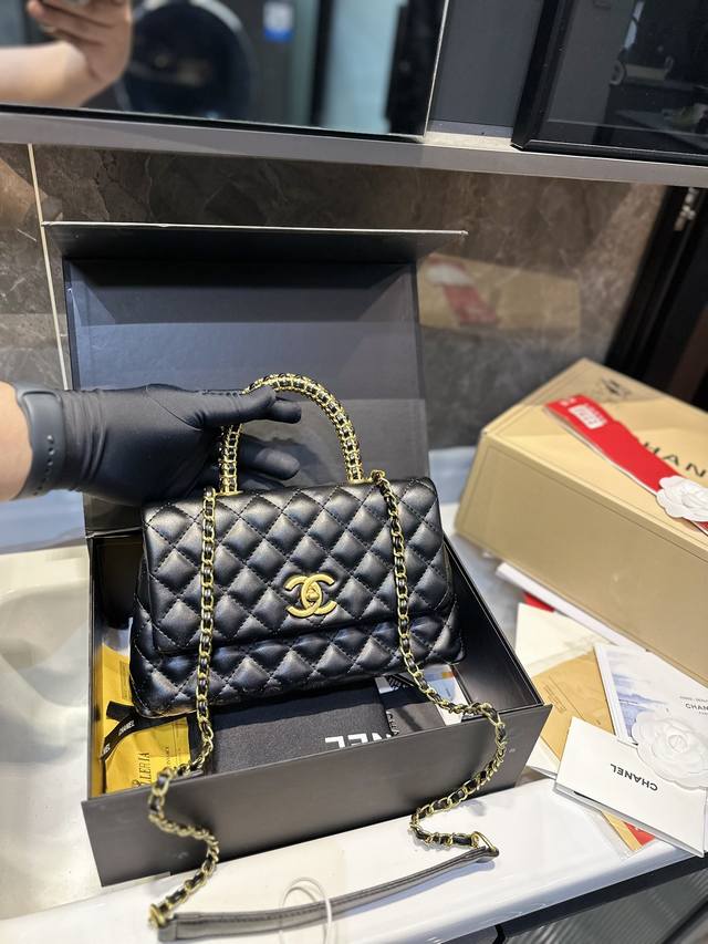 折叠礼盒 Chanel 小香家 23P 新品 编织手柄 Coco Handle 塞尔兹堡系列 女士手提口盖包 专柜在售2 0 香奈儿 Hass 御用羊皮材质 原