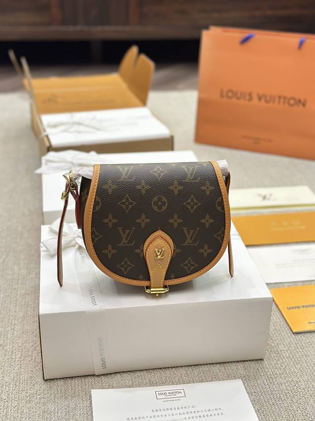 专柜对版包装v Lv Tambourin 中古小猪包 型号 44 Sac Tambourin 釆用经典monogram帆布配搭复古皮饰包边 时尚年轻 小而轻松