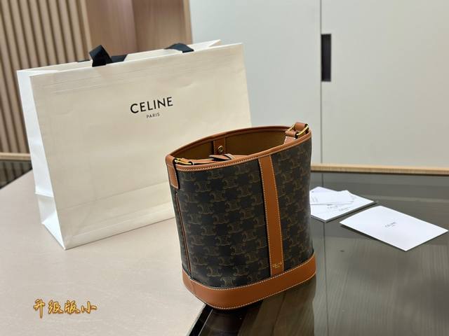 配折叠盒 Size 18*22Cm 小 Celine 水桶包赛琳 一直很喜欢老花的包 经久耐看 复古印花图案 有着高颜值的复古文艺气息