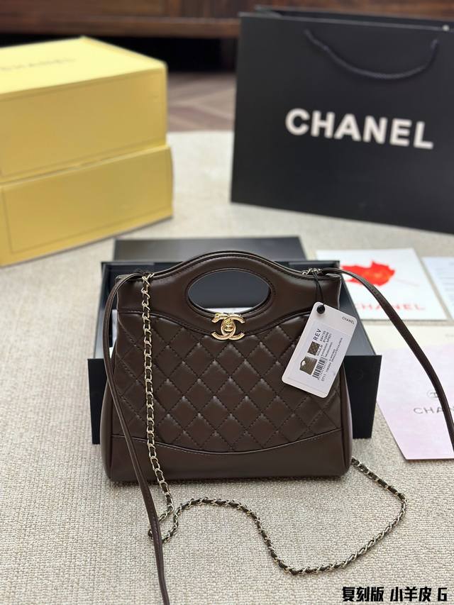 新色 巧克力棕 Chanel 23A 值得入手的 31Bag Mini Chanel 又又又复刻了 新款 31Bag 出了 Mini Size 这谁顶得住 小香 - 点击图像关闭