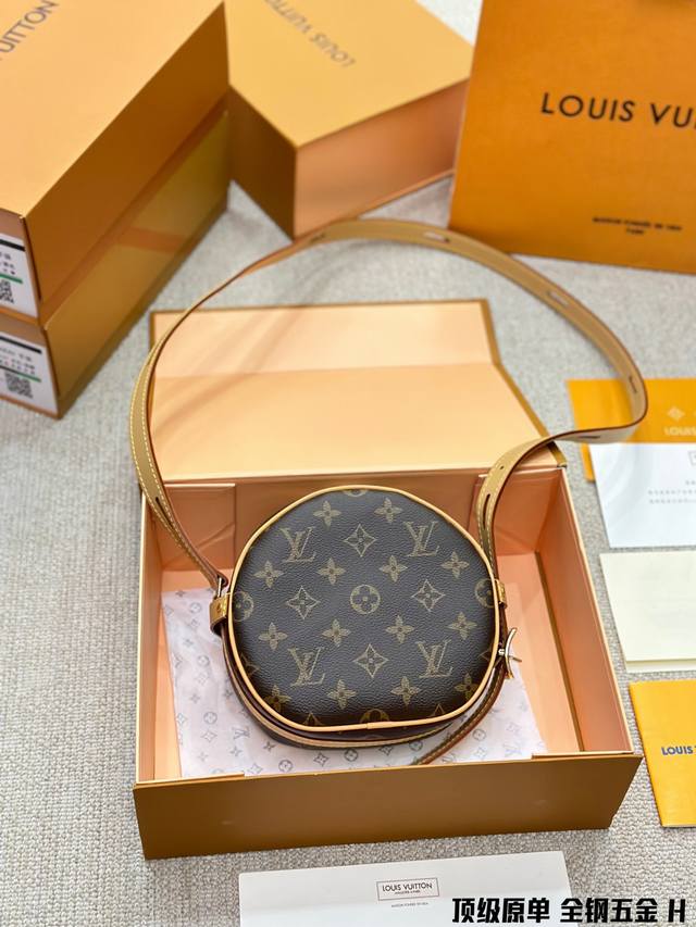 顶级原单 全钢五金 Ootd Lv 最新mini 软圆饼 Lv Boite Chapeau 系列 经典精巧 Lv 牛皮圆饼包经典的路易*威登帽盒摇身变为此款风格