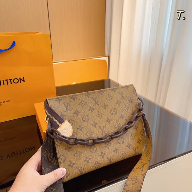 配礼盒 Louis Vuitton 路易威登 Lvdopp Kit 洗漱包 这款化妆包颜值高 可以直接拎出街 尺寸 26*6*20Cm - 点击图像关闭