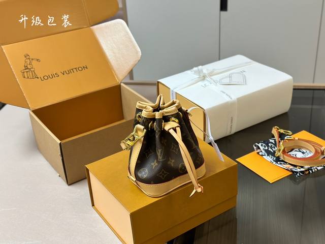 配专柜最新包装 Size 12*12Cm Lv Noe Purse 小烧麦真的巨可爱 包包的容量还 肩带长度虽然不能调节 但很好用 原版黄色 白色完美对花