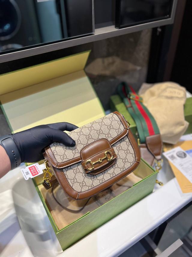 彩带 折叠礼盒 Gucci 酷奇 肖战同款 Gucci 中古马鞍包 我的一见钟情 真的好好看 又复古又时髦反正我已经忍不住了 哪怕背个几十年依旧复古依旧时髦 绝 - 点击图像关闭