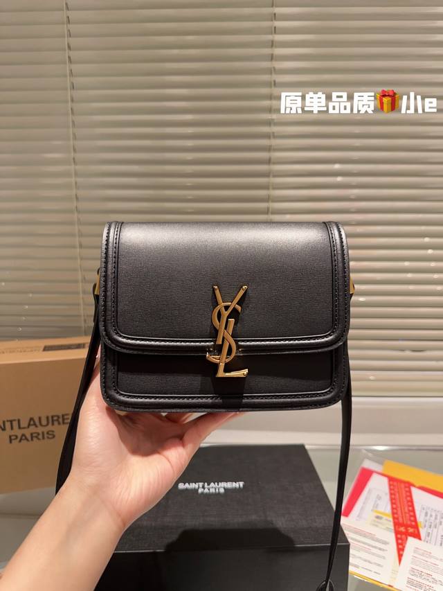 Ysl豆腐包 It Bag_必火爆款 Ysl Solferino 原厂细牙签纹box牛皮 手感及皮面的柔韧度都非常好 全新设计的 L 字母上下对半开扣 尺寸 1