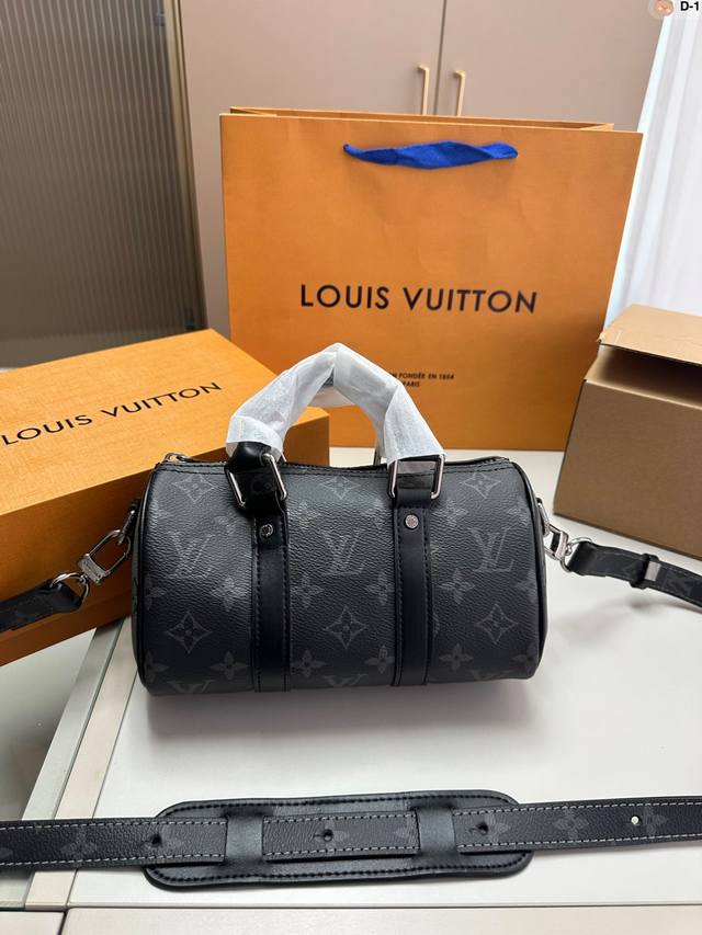 Lv Keepall 枕头包 真的是小可爱 贼适合的keepall25黑武士 男盆友的战包 D-1尺寸22 9 12折叠盒飞机盒