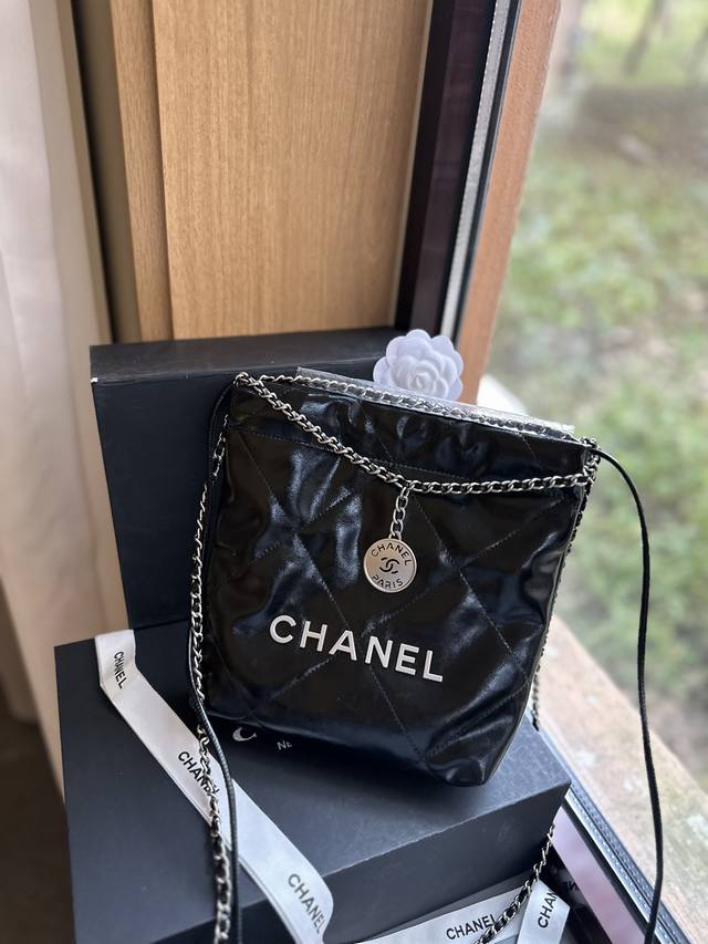 折叠礼盒官网飞机盒 Chanel香奈儿 全新尺寸 Mini 垃圾袋 Bag 手感超级好 原版五金 超级大牌 以华丽高贵的外形成为当下最炙手可热之作人手必备 明