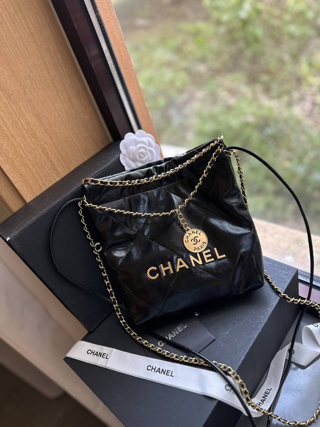 折叠礼盒官网飞机盒 Chanel香奈儿 全新尺寸 Mini 垃圾袋 Bag 手感超级好 原版五金 超级大牌 以华丽高贵的外形成为当下最炙手可热之作人手必备 明