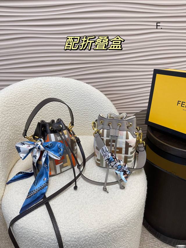 折叠盒 Fendi芬迪水桶包mini 造型多变 狠难不爱 尺寸12 17