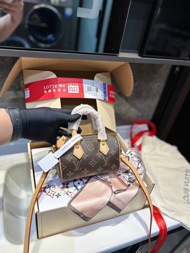 全新升级 新包装 折叠礼盒 Lv Nano Speedy 16 枕头包 Lv 新款系列 枕头包 手袋 全网首发 Lv Speedy Nano 枕头包这款reti