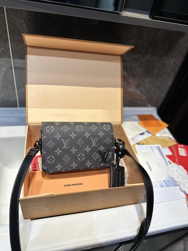 Lv Trunk 相机包 23Ss新品 小小的很实用 手机 钱包 烟盒 都ok 送男朋友的小姐姐们可以安排了 T尺寸 20 14