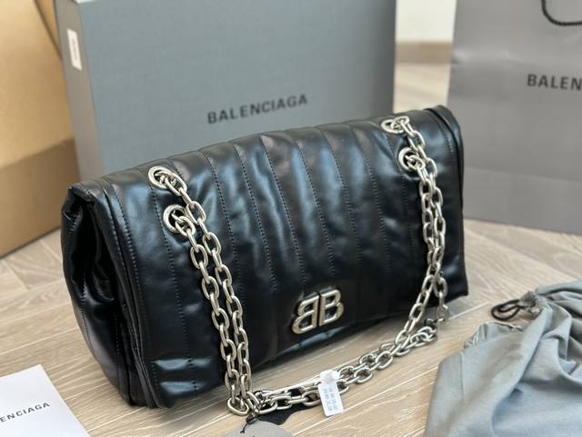 配盒 Size 37*27Cm Balenciaga Monaco系列 巴黎世家秋冬大包 超柔软牛皮 随性帅气呀 必须all In 黑色细纹牛皮哦 - 点击图像关闭