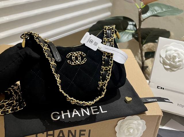 纯皮鹿皮 折叠礼盒 Chanel 23K 翻毛皮 腋下包 配长链条 可斜挎 慵懒随性又好背 上身满满的惊喜 高级慵懒又随性 彻底心动的一只 Size 20 - 点击图像关闭