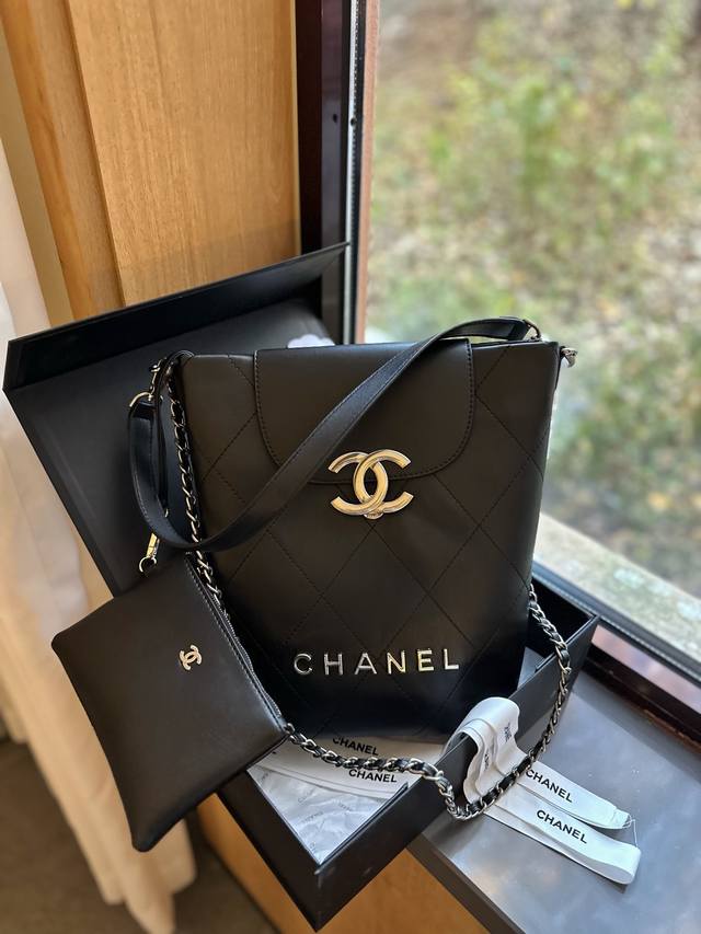 礼盒包装 Chanel 香奈儿新品 大logo中古水桶包 时装 休闲 不挑衣服 尺寸22Cm